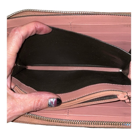 Gucci Leather Zip-Around Wallet - Picture 16 of 16